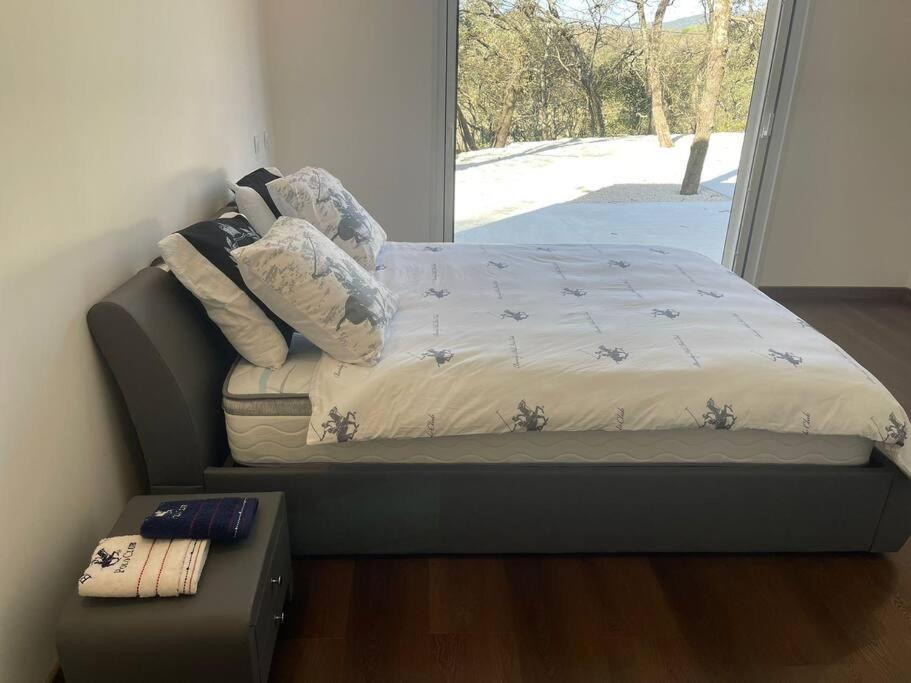 Brand New Villa With Fully Intergrated Air Conditioning & Private Pool, Overlooking Forest Sardan المظهر الخارجي الصورة